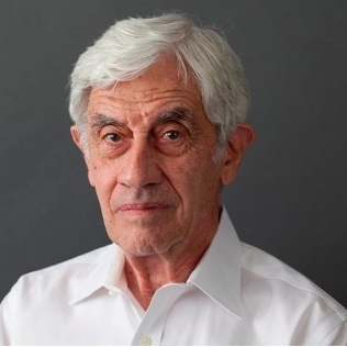 Headshot of Elly Gotz