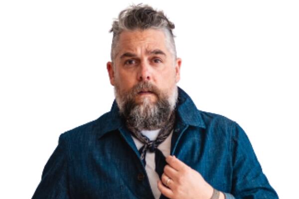 Mike Watt looking at camera 