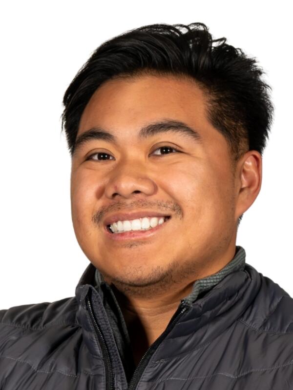 Louie Cesar de Guzman smiling